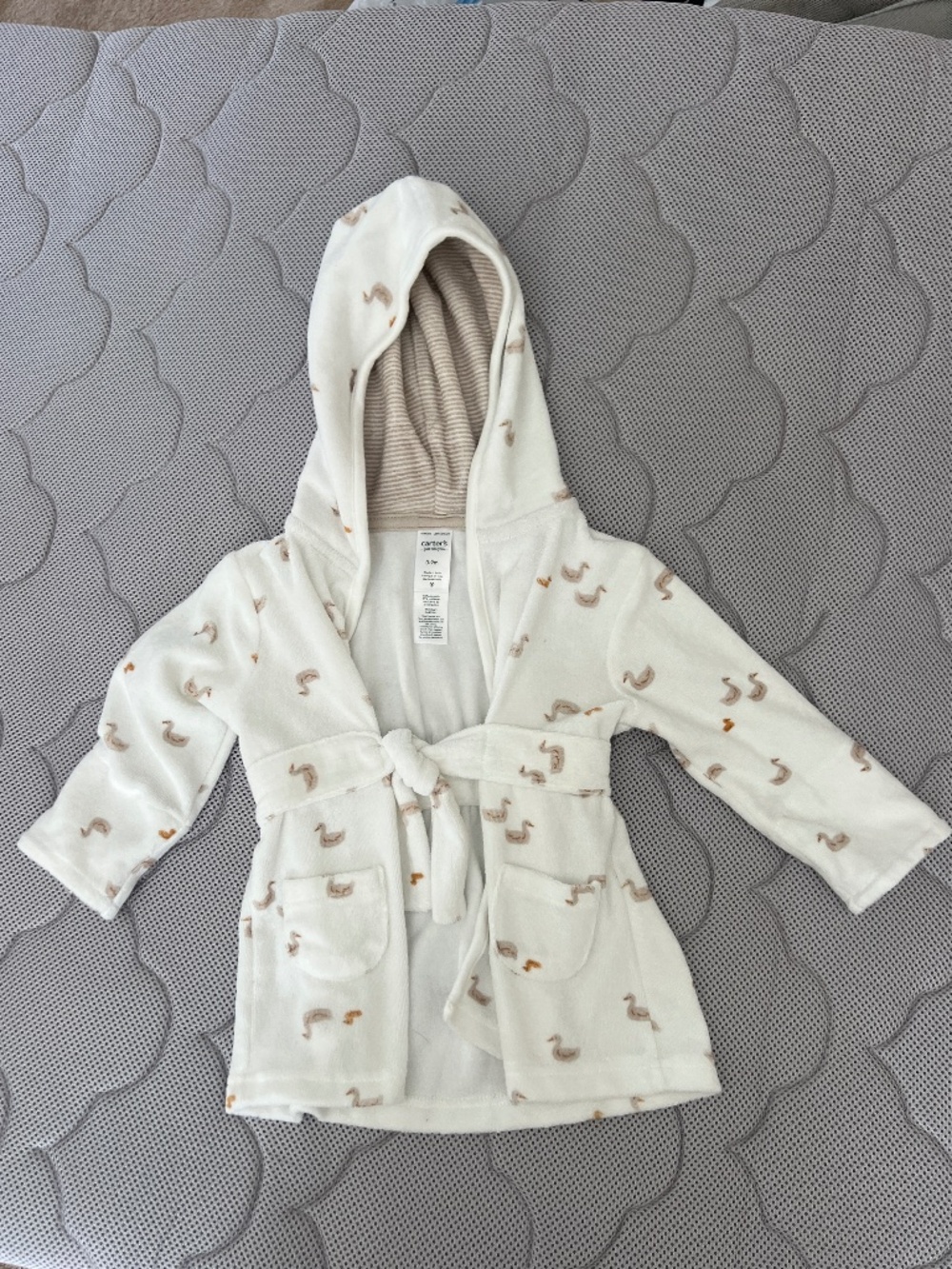 Carter’s 0-9 bath robe